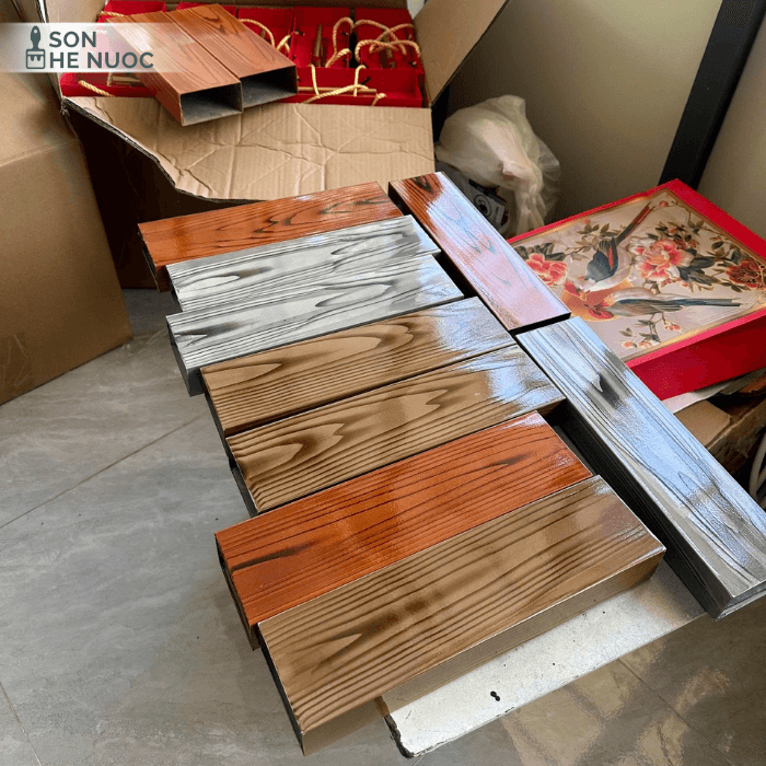 Những Mẫu Sơn Giả Gỗ Trên Sắt Hộp